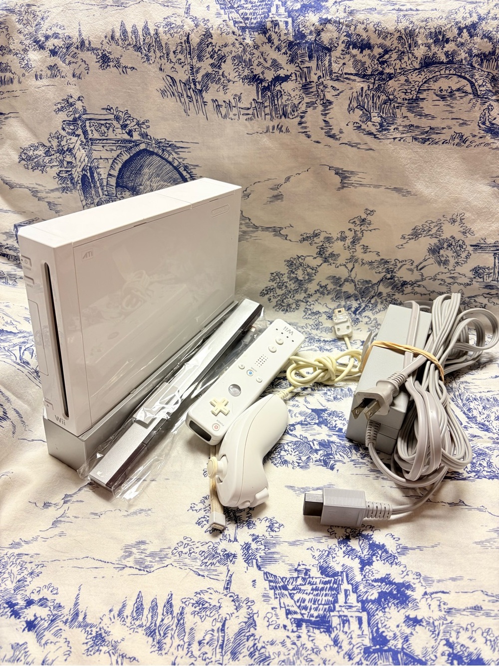 Nintendo Wii Console White Complete with Original Controller and Nunchuck